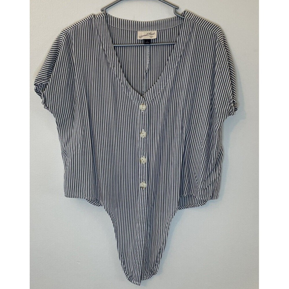Universal Thread Boxy cropped striped button down Size S Small